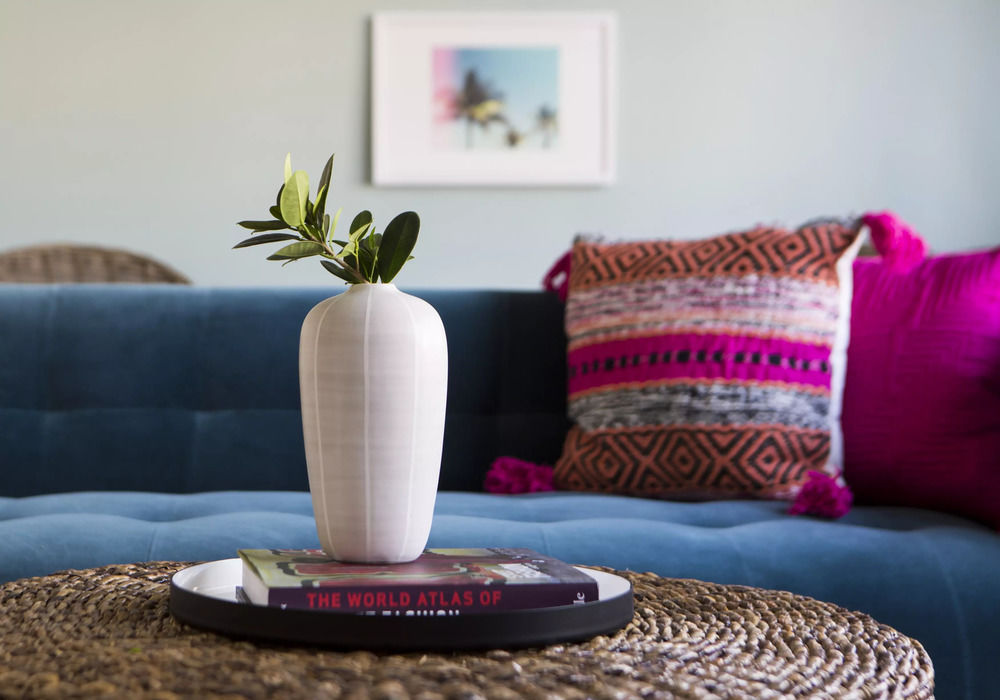 Tropical Miami Condo image 0