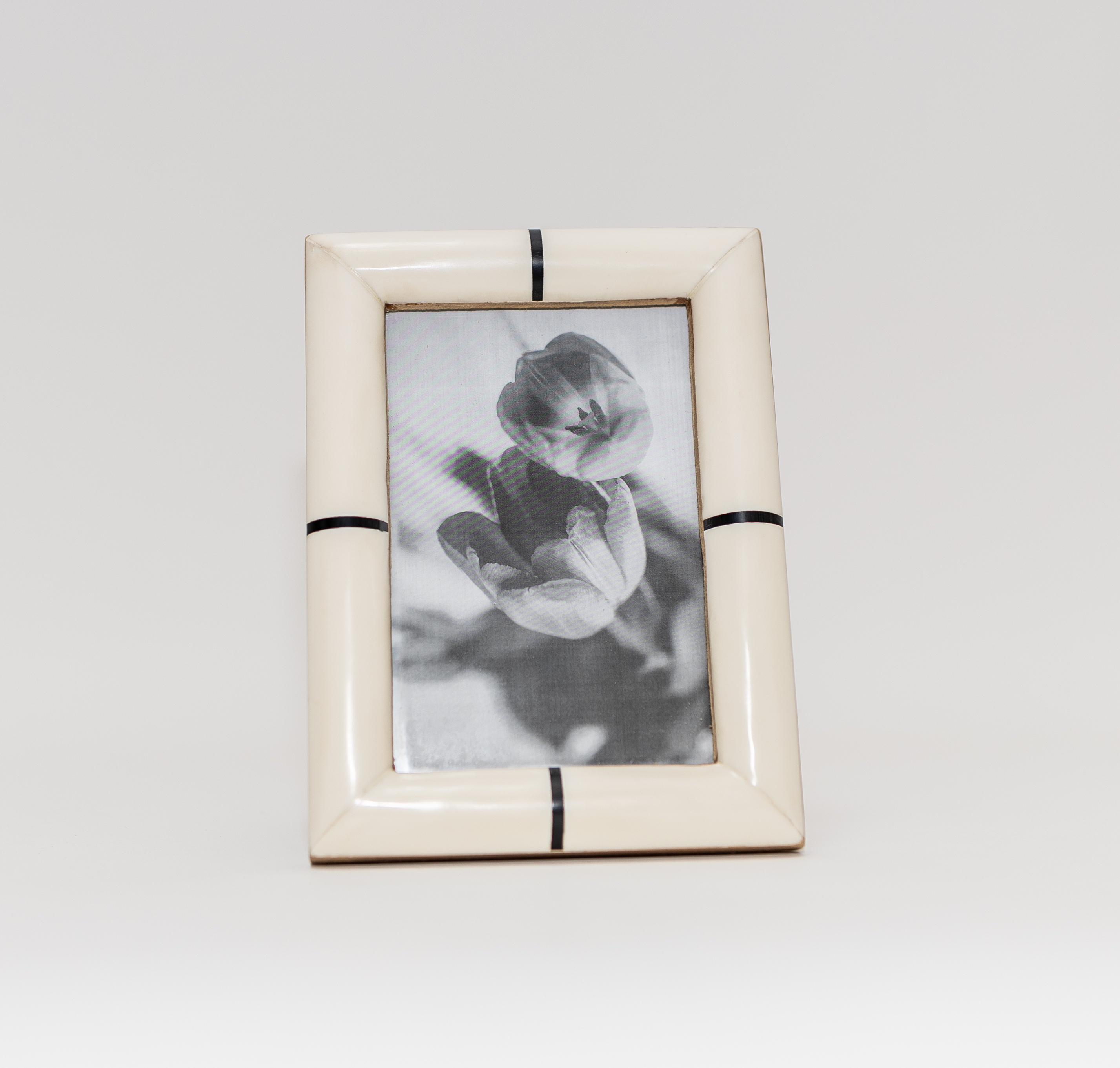 Scout & Nimble Omari Black & White Bone Photo Frame